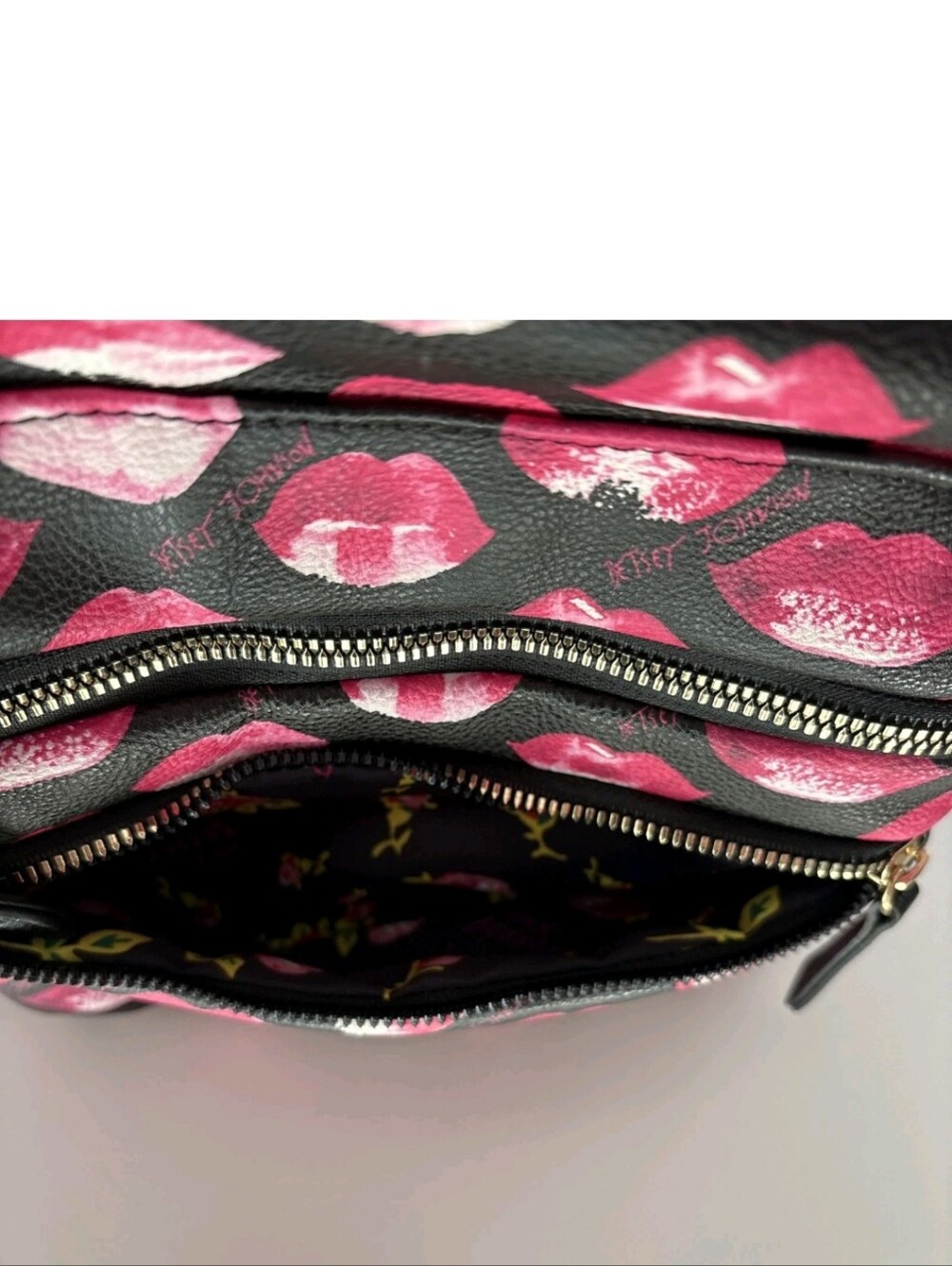 Betsey Johnson Black Mini Backpack with Pink Lip Print NWOT - Picture 6 of 13